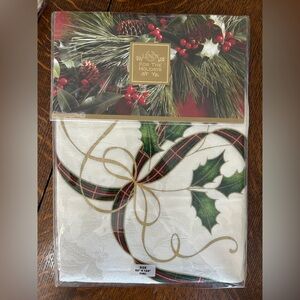 Lenox Festive Holiday Nouveau Holly and Ribbon Tablecloth in Green and Gold